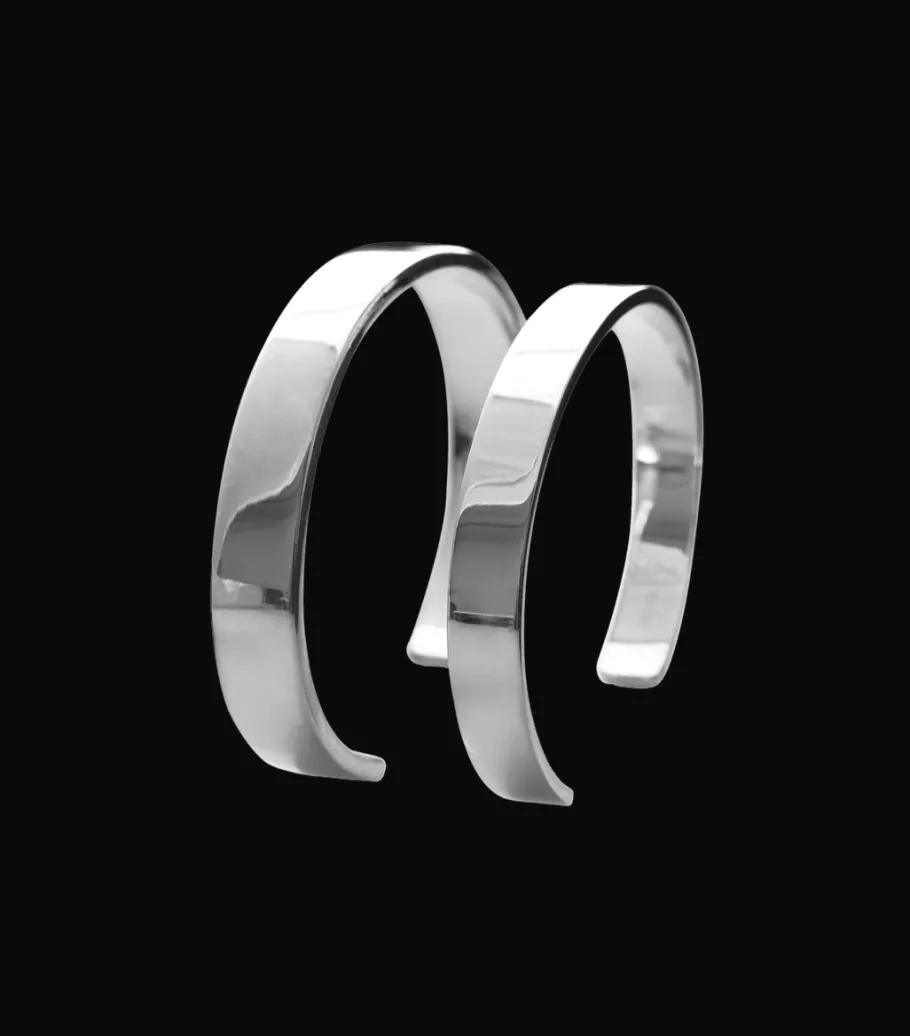 massivt_strata_armbnd_0.webp Massivt Strata armbånd*P. Hertz Outlet