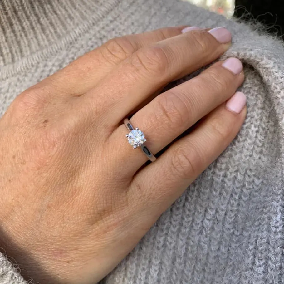 solitaire_ring_1-6.webp Solitaire ring*P. Hertz Hot