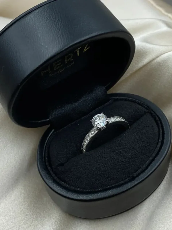 Solitaire ring*P. Hertz Fashion