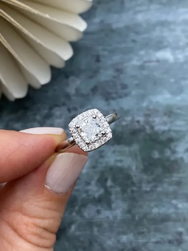 Victoria ring*P. Hertz New